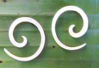 Load image into Gallery viewer, Perlmutt Piercing Spirale Expander Muschel filigran geschnitzt Handarbeit Dehner - chic-net.de
