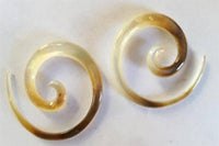 Load image into Gallery viewer, Perlmutt Piercing Spirale Expander Muschel filigran geschnitzt Handarbeit Dehner - chic-net.de
