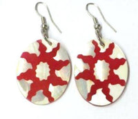 Load image into Gallery viewer, Perlmuttmuschel-Ohrringe, ovale weiße Perlmuttmuschel-Ohrringe mit rotem Sonnenmuster, handbemalt und mit Bügel aus Edelstahl - chic-net.de
