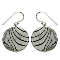 Load image into Gallery viewer, Perlmuttmuschel-Ohrringe, runde Perlmutt-Ohrringe mit Zebramuster und Bügel aus 925 Sterlingsilber - chic-net.de
