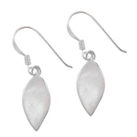 Load image into Gallery viewer, Perlmuttohrringe Blätter weiß 20 mm 925er Sterling Silber Ohrringe Perlmutt schillernd - chic-net.de
