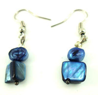 Load image into Gallery viewer, Perlmuttohrringe metallic blau Perle Perlmutt Splitter eckig Edelstahl Ohrringe Schmuck - chic-net.de
