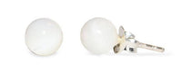 Load image into Gallery viewer, Perlmuttohrstecker Kugel milchig transparent Perlmutt Muschel weiß Ohrstecker 925er Sterling Silber - chic-net.de
