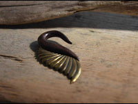 Load image into Gallery viewer, Piercing Hook Schwan Dehnschnecke aus Narraholz Brass - chic-net.de
