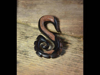 Load image into Gallery viewer, Piercing Narra Holz braun dunkel Zahnrad S-Form Spitze - chic-net.de
