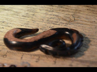 Load image into Gallery viewer, Piercing Narra Holz braun dunkel Zahnrad S-Form Spitze - chic-net.de
