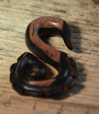 Load image into Gallery viewer, Piercing Narra Holz braun dunkel Zahnrad S-Form Spitze - chic-net.de
