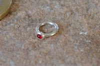 Load image into Gallery viewer, Piercing Ring 925 Silber Labret Tragus 1.2mm Garnet rot - chic-net.de
