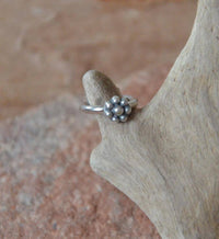 Load image into Gallery viewer, Piercing Ring Blume 925 Silber Labret Tragus 1.2mm - chic-net.de
