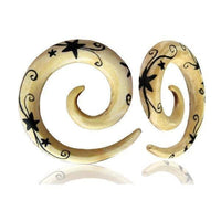 Load image into Gallery viewer, Piercing Stern Muster Spiralen Holz Plug Ohrstecker handbemalt hell schwarz - chic-net.de
