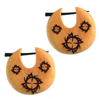 Load image into Gallery viewer, Pin Creolen Jackfrucht Holz hell Horn-Pin 23 mm rund dunkle Gravur Motiv - chic-net.de
