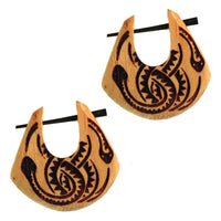 Load image into Gallery viewer, Pin Creolen Jackfrucht Holz hell Horn-Pin 23 mm Träne dunkle Gravur Motiv - chic-net.de
