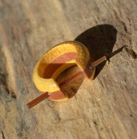 Load image into Gallery viewer, Pin Creolen Stick Ohrringe Holz 15mm hell rot braun.
