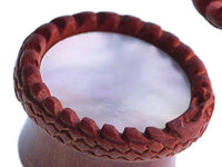 Load image into Gallery viewer, Plug braun Holz gemasert rund Schlange Muster Rand Muschel Inlay Perlmutt Piercing - chic-net.de
