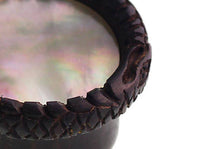 Load image into Gallery viewer, Plug dunkelbraun Holz gemasert rund Schlange Muster Rand Muschel Inlay Perlmutt - chic-net.de

