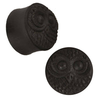 Load image into Gallery viewer, Plug Holz schwarz Eule handgeschnitzt Federkleid Schnabel Tribal Piercing - chic-net.de
