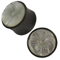 Load image into Gallery viewer, Plug Horn Perlmutt Hibiskus Blüte weiß double flared - chic-net.de
