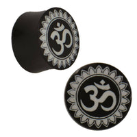 Load image into Gallery viewer, Plug Horn weiße Gravur Om in Sonnenblume schwarz Piercing - chic-net.de
