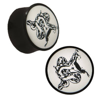 Load image into Gallery viewer, Plug Horn weiße Gravur Schlange beißend handgeschnitzt schwarz Piercing - chic-net.de
