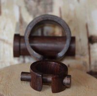 Load image into Gallery viewer, Plug Narraholz Pin-Creole braun gemasert Holz-Pin Creole.
