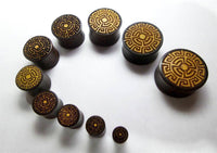 Load image into Gallery viewer, Plug Tamarindenholz griechisch Sonne Ornament Spiralen Inlay double flared flach - chic-net.de
