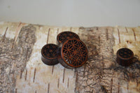 Cargar imagen en el visor de la galería, Plug Tunnel Holz filigran Blume des Lebens double flared - chic-net.de
