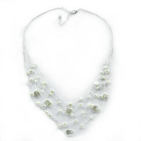 Cargar imagen en el visor de la galería, Seidenfaden Kette weiß creme Perlen Quadrat Kristallperlen handgefädelt 50 cm Verschluss nickelfrei - chic-net.de
