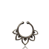 Load image into Gallery viewer, Septum Fake Piercing Nasenringe Blütenblätter Messing silbern nickelfrei antik exotisch - chic-net.de
