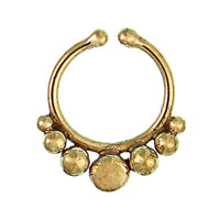 Cargar imagen en el visor de la galería, Septum Fake Piercing Nasenringe Kreis Kugeln Messing goldfarben nickelfrei antik Ohrring - chic-net.de
