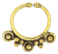 Cargar imagen en el visor de la galería, Septum Fake Piercing Nasenringe Kreise Punkte Messing antik goldfarben exotisch - chic-net.de

