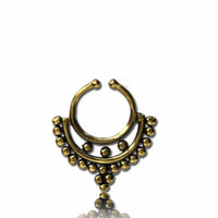 Cargar imagen en el visor de la galería, Septum Fake Piercing Nasenringe Sichel Kugeln Spitze Messing antik golden exotisch - chic-net.de
