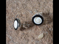 Cargar imagen en el visor de la galería, Shiva Auge schwarz rund 10mm Ohrstecker 925 Silber - chic-net.de
