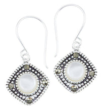 Load image into Gallery viewer, Silberohrringe Karo 12 mm Perlmutt Silberrrand Glitzer 925 Sterlingsilber Ohrringe - chic-net.de
