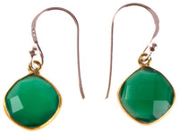 Load image into Gallery viewer, Silberohrringe vergoldet Raute Stein Onyx grün facettiert 925 Sterling Silber Ohrringe - chic-net.de
