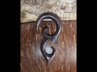 Load image into Gallery viewer, Sonoholz lang Tribal Piercing Holz Bögen Ornament - chic-net.de
