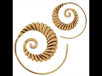 Load image into Gallery viewer, Spiralen Ohrringe breit Tropfen Segmente Brass antik golden Tribal Piercing - chic-net.de
