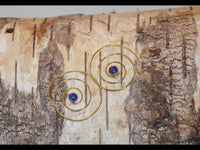 Load image into Gallery viewer, Spiralen Ohrringe dünn Lapis rund Messing Brass antik golden nickelfrei Piercing Tribal Schmuck - chic-net.de
