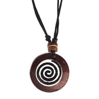 Load image into Gallery viewer, Surferkette Haifzahn Surfbrett rund Holz Muschel verstellbar - chic-net.de
