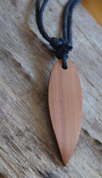 Load image into Gallery viewer, Surferkette Holz Halskette Gravur Baumwolle verstellbar - chic-net.de
