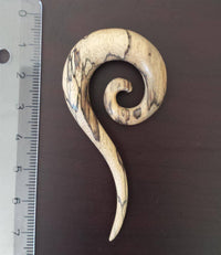 Load image into Gallery viewer, Tamarinde Piercing Holz hell dunkel Spirale lang 10mm Dehnspirale Dehnschnecke - chic-net.de
