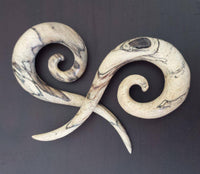 Load image into Gallery viewer, Tamarinde Piercing Holz hell dunkel Spirale lang 10mm Dehnspirale Dehnschnecke - chic-net.de
