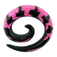 Load image into Gallery viewer, Tribal Buffalo Horn Piercing Expander, schwarze Spirale mit pinkfarbenem Inlay, 6mm,  Plug, Tunnel, Ohrring, Ohrhänger, Ohrstecker - chic-net.de
