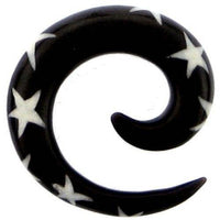 Load image into Gallery viewer, Tribal Buffalo Horn Piercing Expander, schwarze Spirale mit weißen Sternen, 10mm Ohrring aus Büffelhorn, Plug, Tunnel, Ohrhänger, Ohrstecker - chic-net.de

