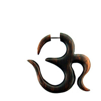 Load image into Gallery viewer, Tribal Fake Ohrring Sono Holz Om-Zeichen braun Edelstahlbügel Piercing Ohrhänger Ohrstecker 1 mm - chic-net.de
