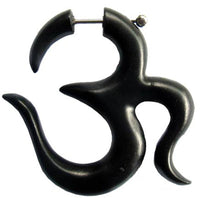 Load image into Gallery viewer, Tribal Fake Ohrring Sono Holz Om-Zeichen schwarz Edelstahlbügel Piercing Ohrhänger Ohrstecker 1 mm - chic-net.de
