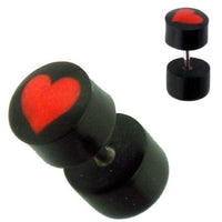 Load image into Gallery viewer, Tribal Fake Piercing, schwarzer Fakeplug mit rotem Herz, handgeschnitzt aus Büffelhorn, 1mm, Edelstahlbügel - chic-net.de
