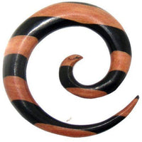 Load image into Gallery viewer, Tribal Holz Piercing Expander, braun-schwarze Spirale, aus Eisen- und Rosenholz, 8mm, Plug, Tunnel, Ohrring, Ohrhänger, Ohrstecker - chic-net.de
