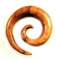 Load image into Gallery viewer, Tribal Holz Pircing Expander, kleine Spirale mit braun-dunkelbraunem Muster, aus Teakholz, 4mm, Plug, Tunnel, Ohrhänger, Ohrstecker - chic-net.de
