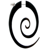 Load image into Gallery viewer, Tribal Horn Fake Piercing, schwarze ovale Spirale, Buffalo Horn, 6mm Durchmesser, Schraubverschluss, Ohrstecker, Ohrring - chic-net.de
