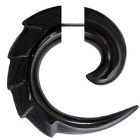 Load image into Gallery viewer, Tribal Horn Fake Piercing, Spirale mit eingraviertem Muster, schwarz, Buffalo Horn, 6mm Durchmesser, Schraubverschluss, Ohrstecker, Ohrring - chic-net.de
